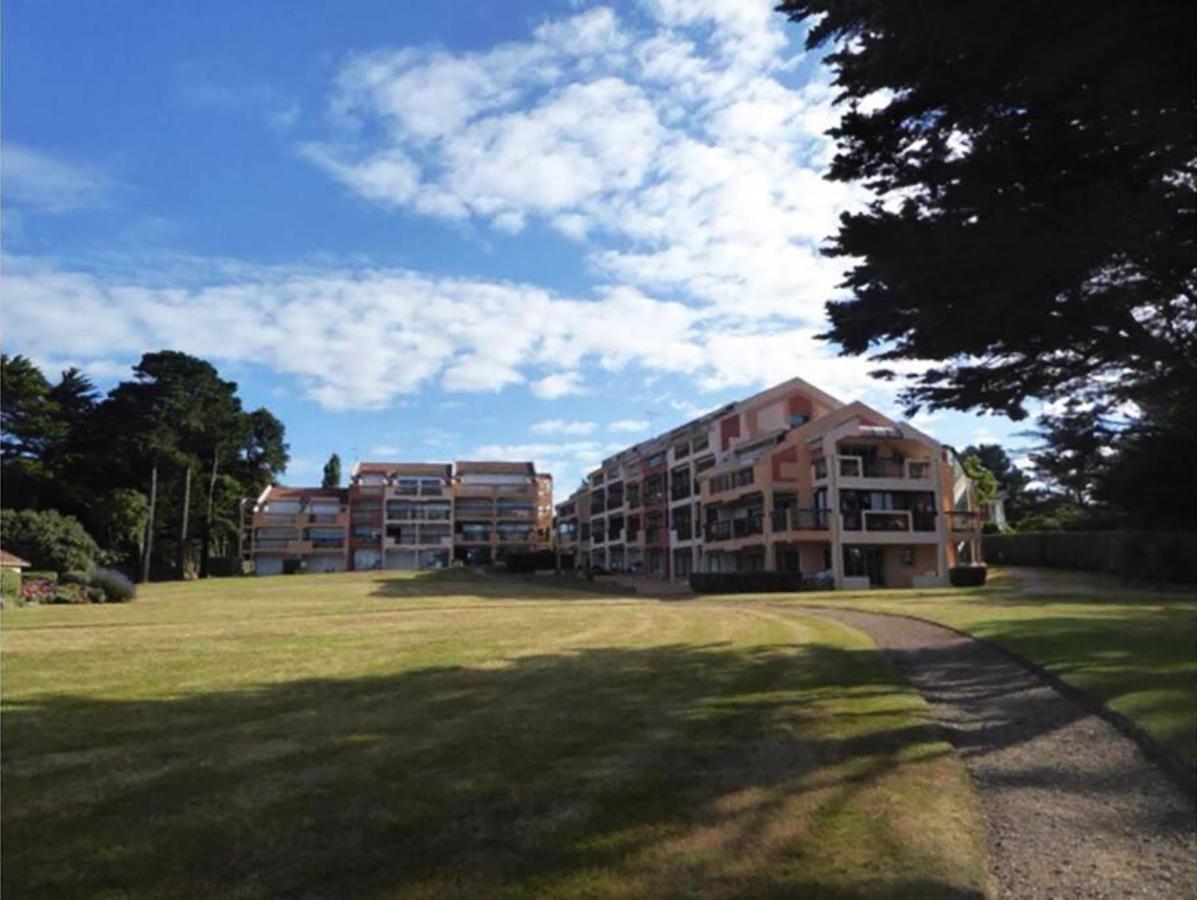 Appartement En Rdc Avec Terrasse Face A La Mer Pornic Exterior foto